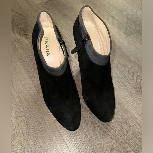 Prada ankle boots in black suede with grey‎ trim size 38. Great conditions - Picture 1 of 15